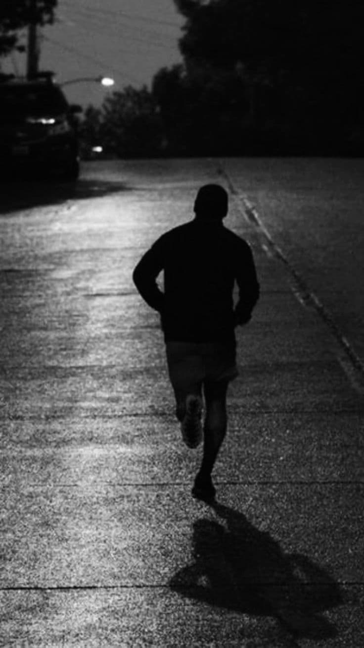 Coureur en reprise progressive sur route après un abandon ou une blessure de running